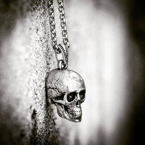 Pourquoi les hommes sont attires par les bijoux tete de mort ?